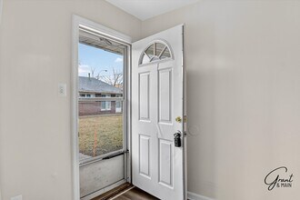 Maplewood Manor in Garden City, MI - Building Photo - Building Photo