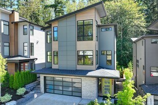 4262 216th Pl SE in Issaquah, WA - Building Photo