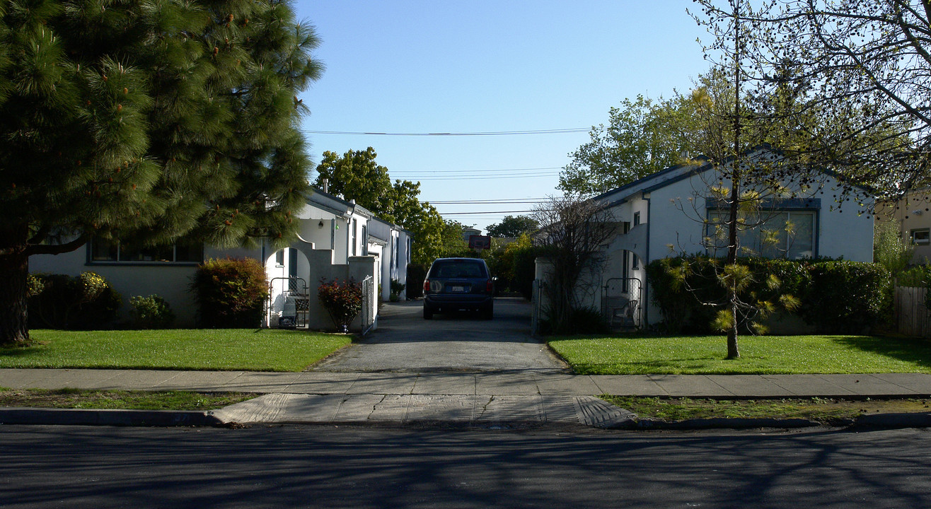 37 Clinton St in Redwood City, CA - Foto de edificio