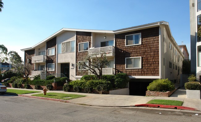 1933 Manning Ave in Los Angeles, CA - Building Photo - Building Photo