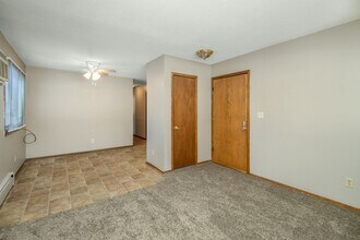 6061 2nd St NE in Fridley, MN - Building Photo - Building Photo