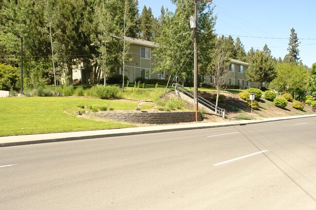 Country Heights Apartments in Spokane, WA - Building Photo - Building Photo