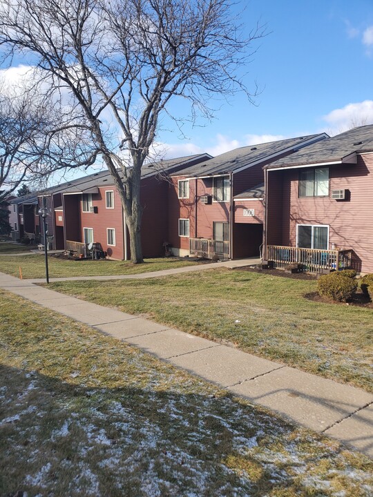 Marengo Woods in Marengo, IL - Foto de edificio