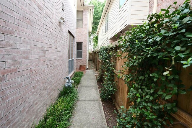 4914 Maxie St in Houston, TX - Building Photo - Building Photo