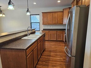 7716 S 37th Way in Phoenix, AZ - Foto de edificio - Building Photo