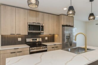 421 C Ave NW in Cedar Rapids, IA - Building Photo - Building Photo