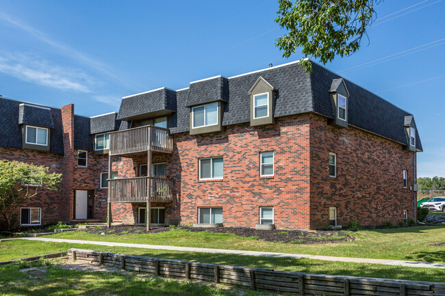 New Towne West Apartments in Omaha, NE - Building Photo - Building Photo