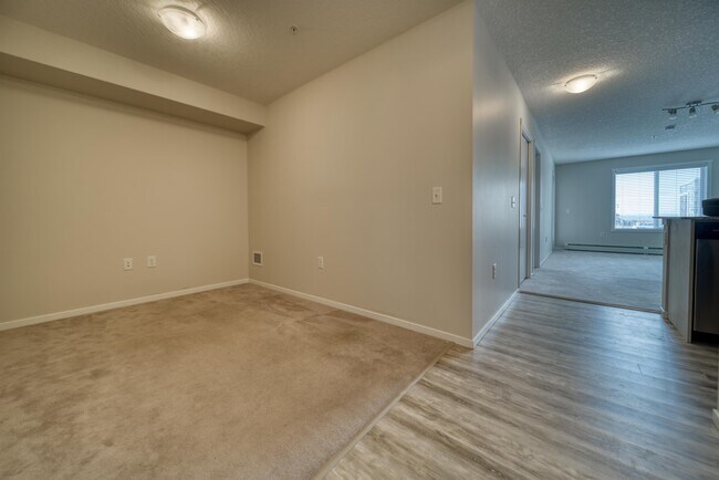 4641-4128 128 Ave NE in Calgary, AB - Building Photo - Building Photo