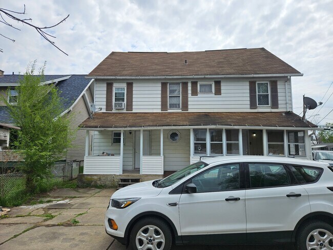 301303-303 Summerhill Ave, Unit 303 in Berwick, PA - Foto de edificio - Building Photo