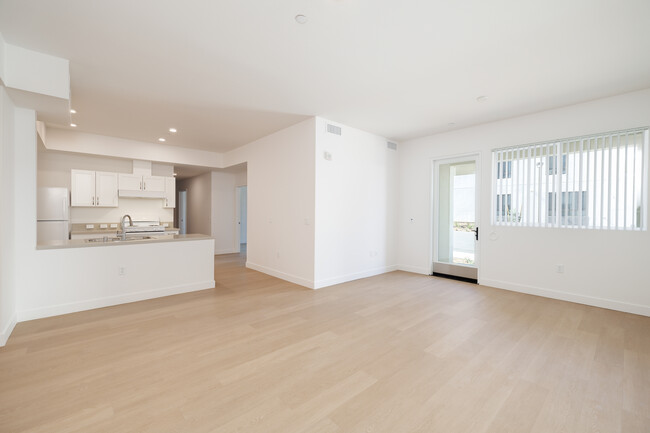 Southwest Village in San Diego, CA - Foto de edificio - Interior Photo