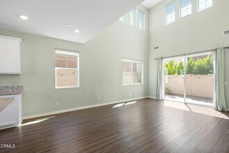 528 Tibbetts St in Santa Paula, CA - Building Photo - Building Photo
