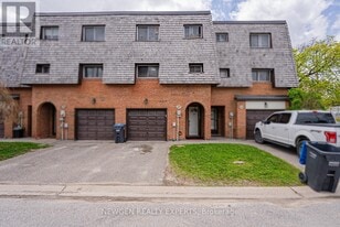 27 Briar Path in Brampton, ON - Building Photo