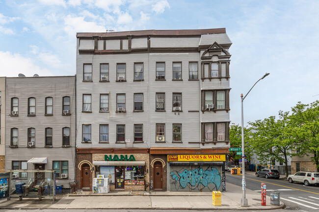 182 Wilson Ave in Brooklyn, NY - Foto de edificio - Building Photo