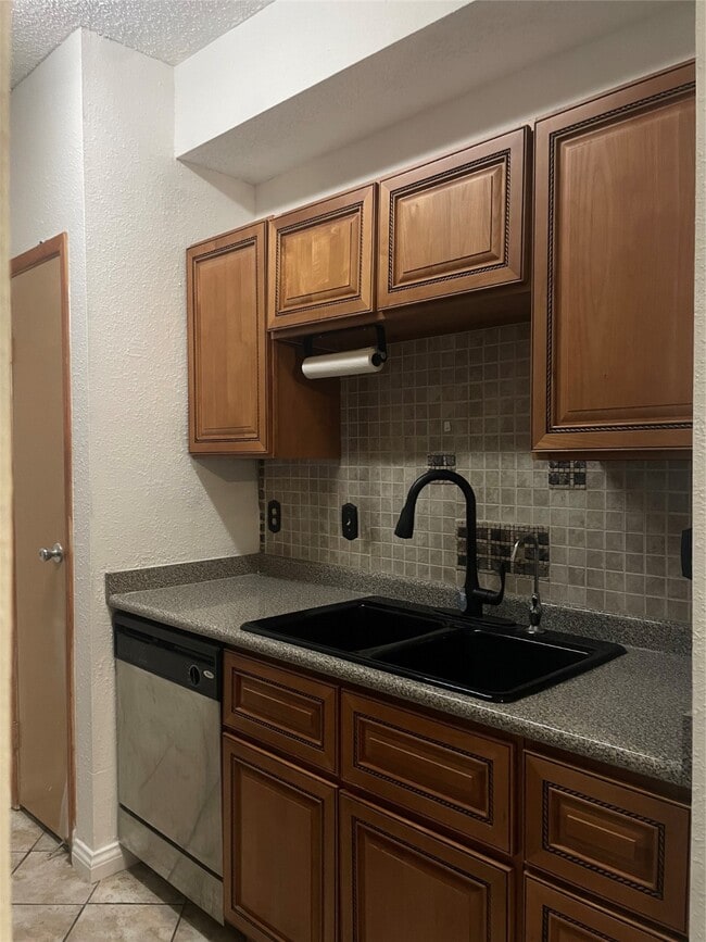 10051 Westpark Dr in Houston, TX - Building Photo - Building Photo