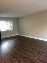 245 Cypress Dr. in Laguna Beach, CA - Foto de edificio - Building Photo