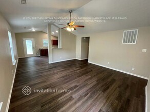 6211 Adel Lane in Charlotte, NC - Foto de edificio - Building Photo