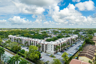 Cypress Chase Condominiums in Lauderdale Lakes, FL - Foto de edificio - Building Photo