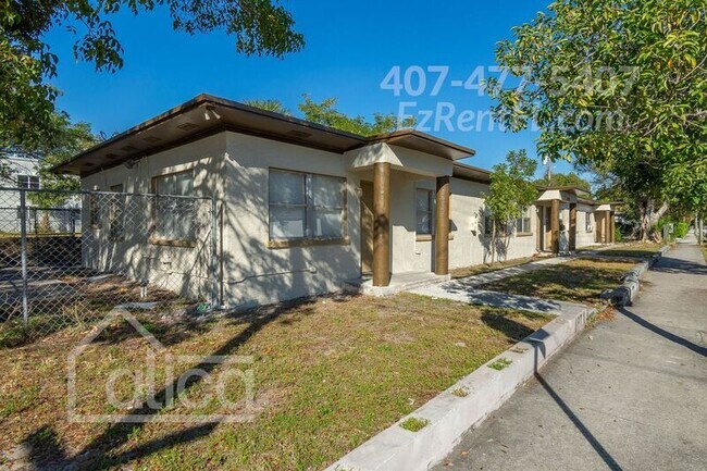 1001 Henrietta Ave in West Palm Beach, FL - Building Photo - Building Photo