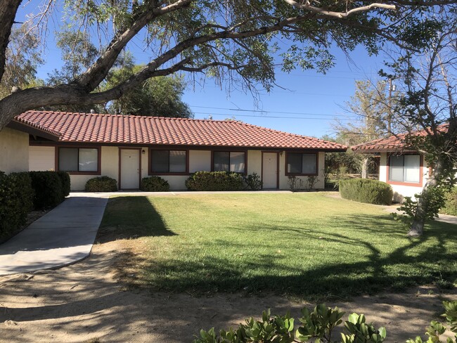 720 N Florence St, Unit B in Ridgecrest, CA - Foto de edificio - Building Photo