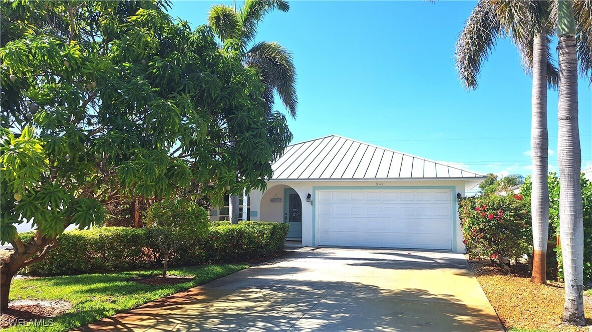 541 110th Ave N in Naples, FL - Building Photo