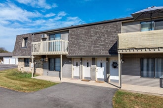 Hemlock Street Apartments in Jackson, WI - Foto de edificio - Building Photo
