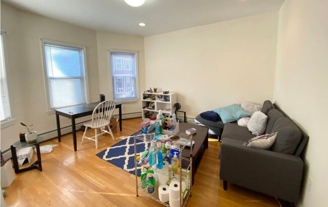 143 Hillside St, Unit 3 in Boston, MA - Foto de edificio - Building Photo