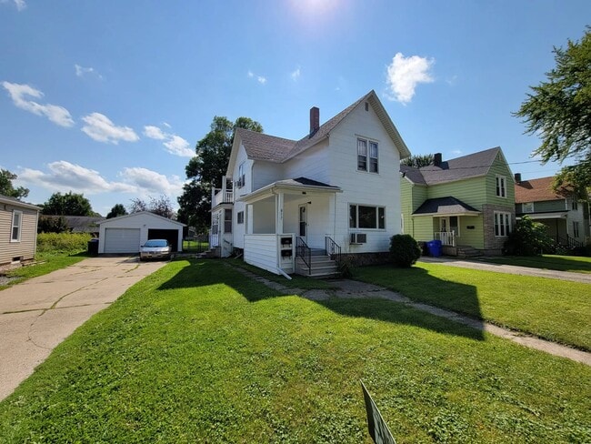 property at 817 W Spencer St
