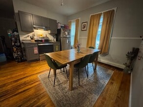 160 Pleasant St, Unit Unit 2 in Lowell, MA - Building Photo - Building Photo