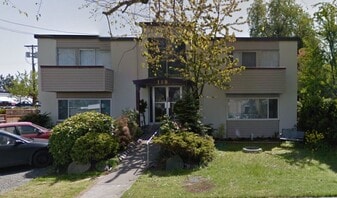 180-180 Memorial Ave in Parksville, BC - Building Photo