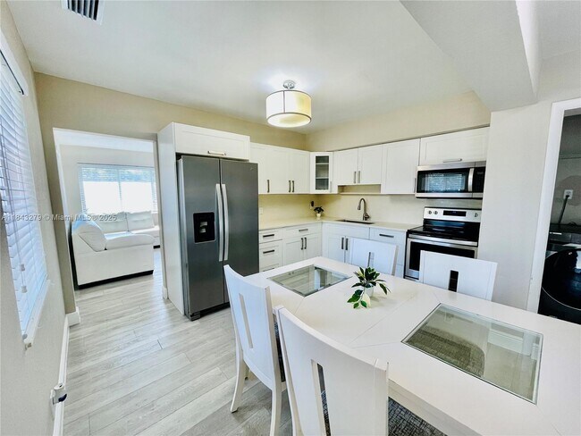 property at 1002 S 27th Ave