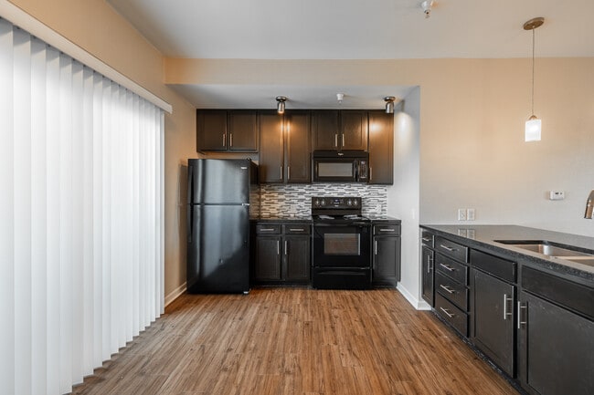 SunSTONE at Fox Ridge in Wichita, KS - Foto de edificio - Interior Photo