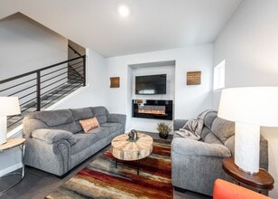 1770 Creek Edge Vw in Colorado Springs, CO - Building Photo - Building Photo