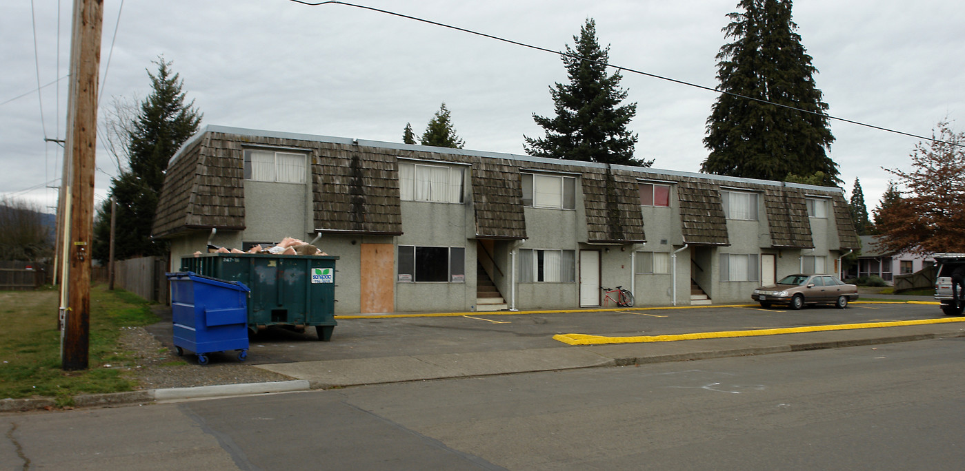 2380 A St in Springfield, OR - Building Photo