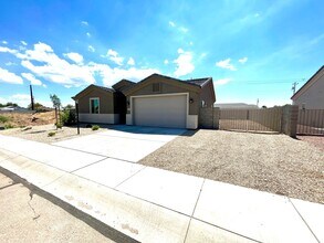 2478 Weatherwood Way in Kingman, AZ - Building Photo - Building Photo