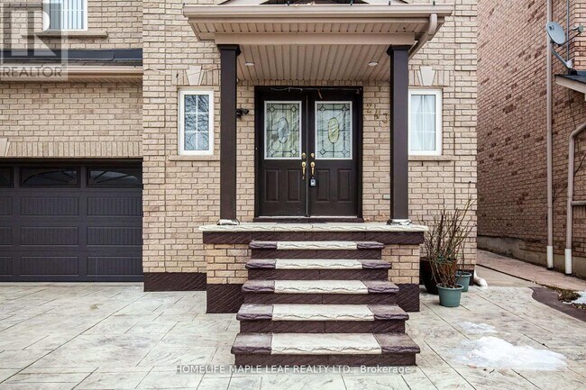 243 Queen Mary Dr in Brampton, ON - Building Photo - Building Photo