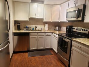 2865 Sundown Ln, Unit 202 in Boulder, CO - Foto de edificio - Building Photo