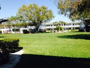 112 Andover E, Unit 112 in West Palm Beach, FL - Building Photo - Building Photo