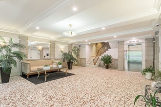 1000 Pratt Av in Outremont, QC - Building Photo - Building Photo