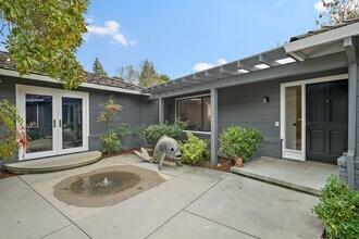 441 La Mesa Dr in Menlo Park, CA - Building Photo - Building Photo