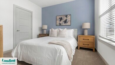 340 W 25th St, Unit 2-227 in Charlotte, NC - Foto de edificio - Building Photo