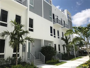 9163 NW 33rd St-Unit -. in Doral, FL - Building Photo - Building Photo