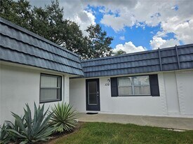 301 Kings Blvd in Sun City Center, FL - Building Photo