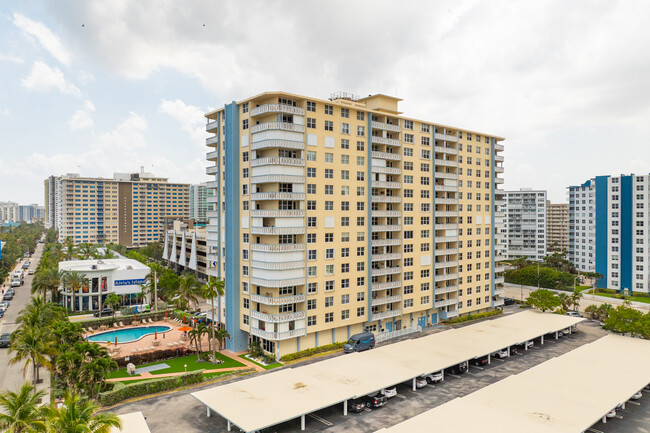 Jamaica House Condominium in Pompano Beach, FL - Building Photo - Building Photo