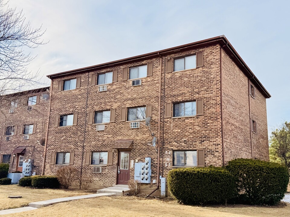 1538 Crimson Ln in Palatine, IL - Building Photo