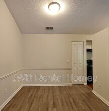10268 Pine Breeze Rd W in Jacksonville, FL - Building Photo - Building Photo