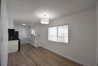 6152 Woodman Ave in Los Angeles, CA - Building Photo - Building Photo