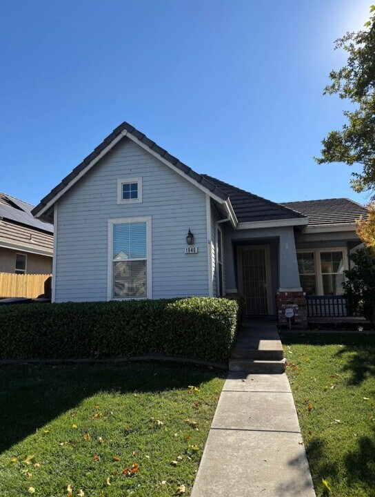 1946 Dawnelle Way in Sacramento, CA - Building Photo