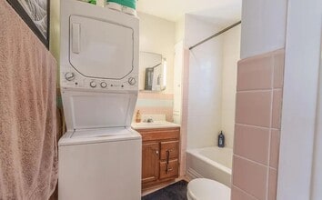 164 N 9th St, Unit 164 N. 9th Apt B in Laramie, WY - Building Photo - Building Photo