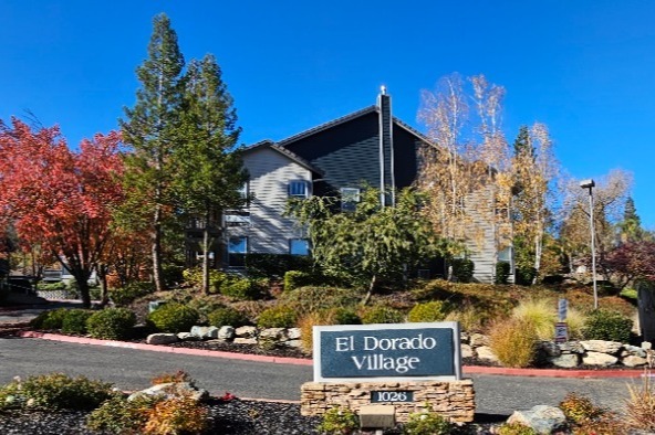 El Dorado Village in El Dorado Hills, CA - Foto de edificio