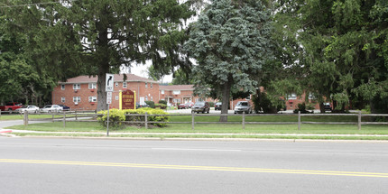 River's Edge Gardens in Hackettstown, NJ - Foto de edificio - Building Photo